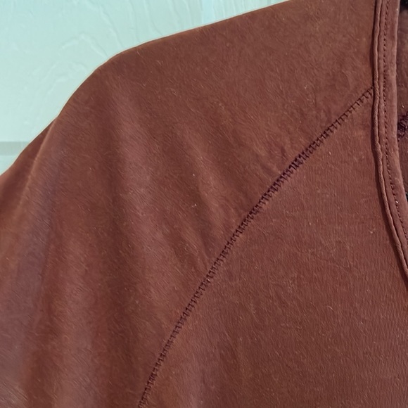 ❤️❤️ SOLD Wilfred Dark Maroon Short Sleeve Tee❤️❤️ - Picture 2 of 7